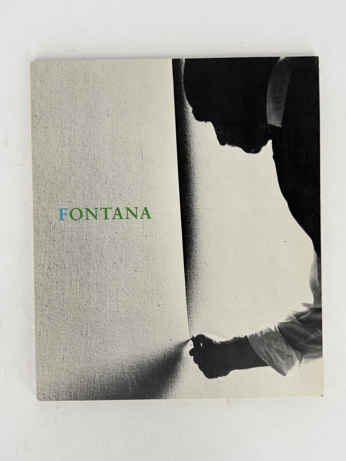 LUCIO FONTANA : A Retrospective 1899-1968 The Solomon R. Guggenheim Museum PB by The Solomon R. Guggenheim Museum