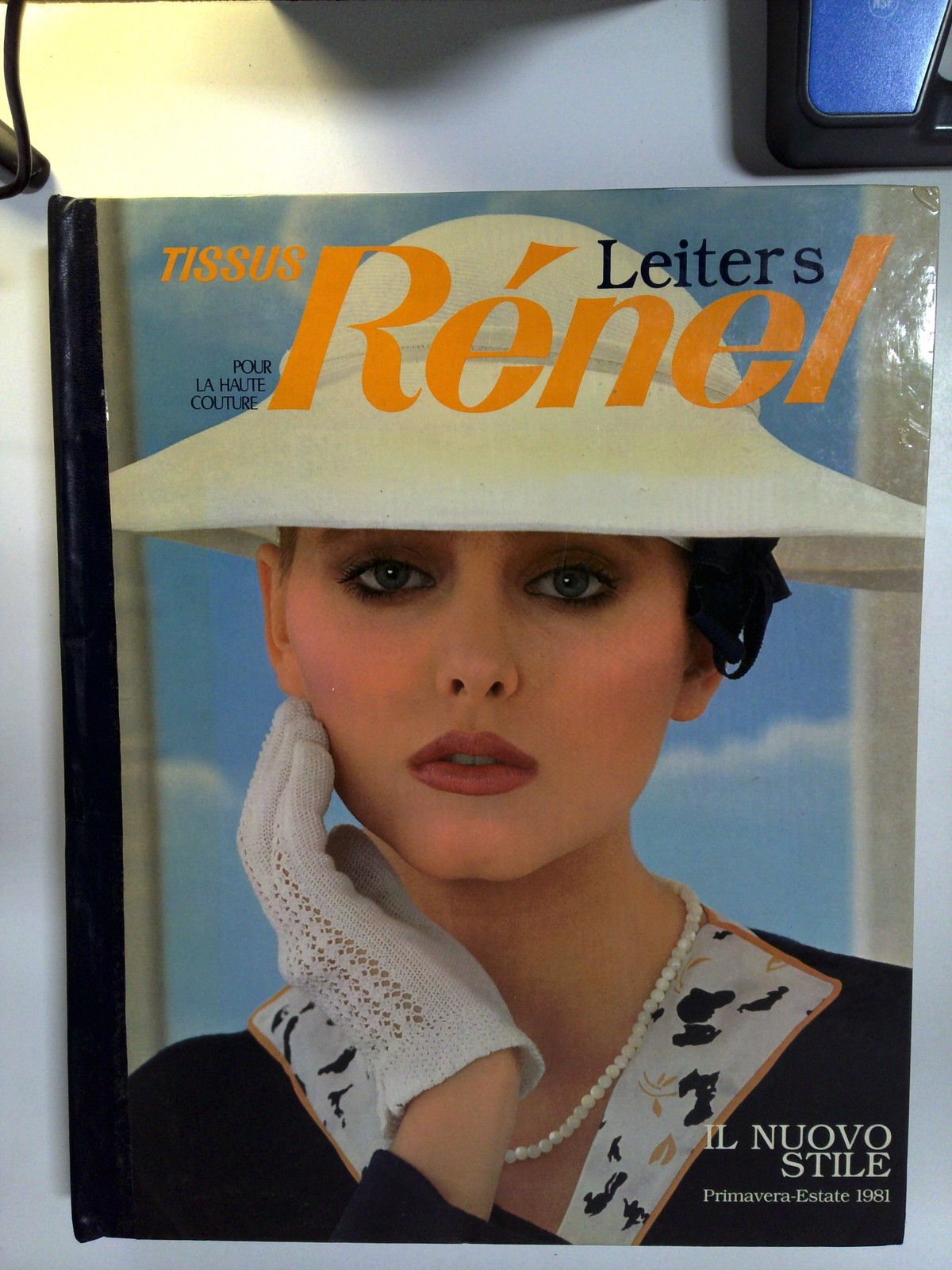 Leiters Tissus Rénel designer fabrics sample book by N/A