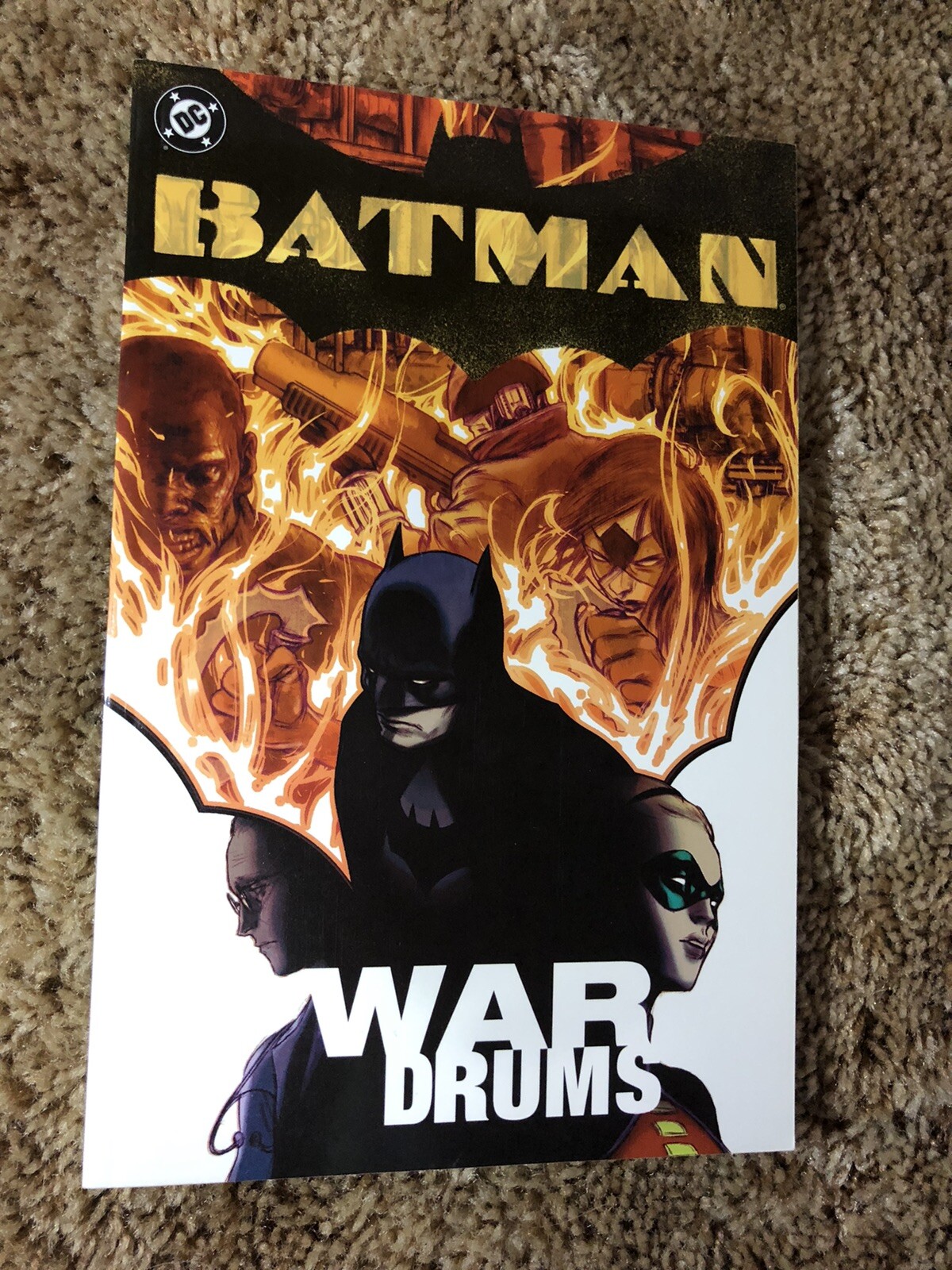 DC Comics Batman War Drums Paperback Book Comic 2004